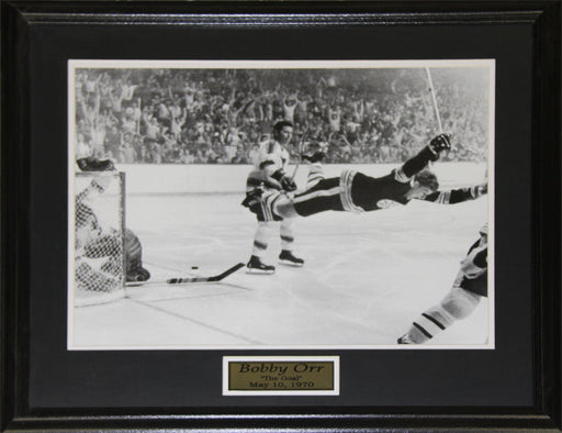 Bobby Orr Boston Bruins The Goal Black & White 16x20 Hockey Collector Frame