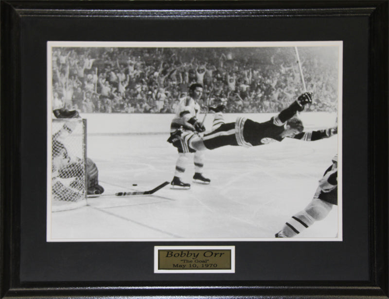 Bobby Orr Boston Bruins The Goal Black & White 16x20 Hockey Collector Frame