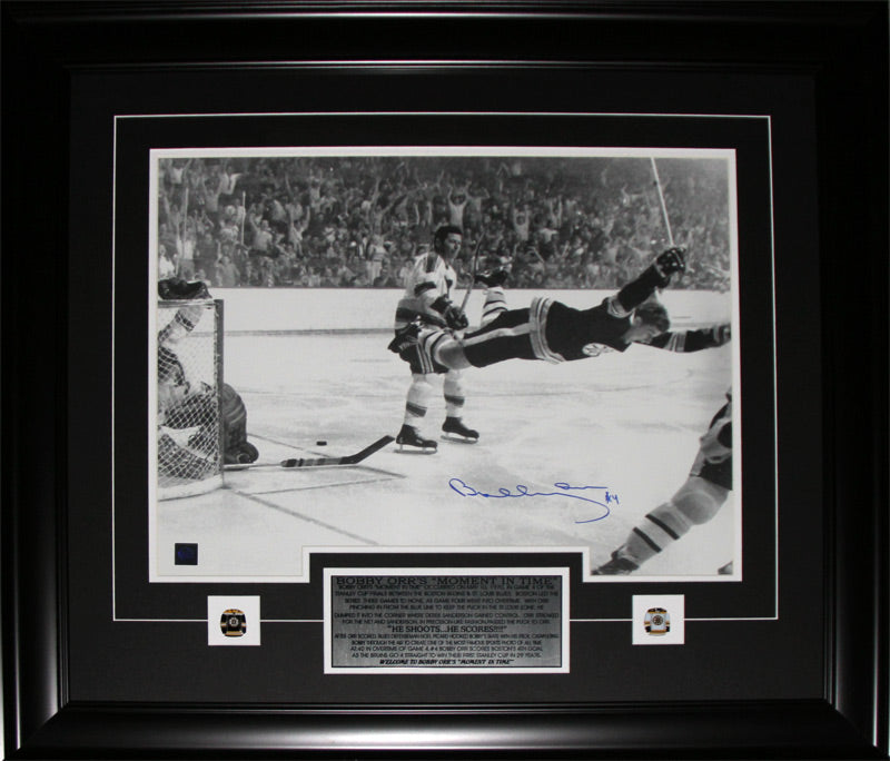 Bobby Orr Boston Bruins The Goal Black & White 16x20 Signed Hockey Frame