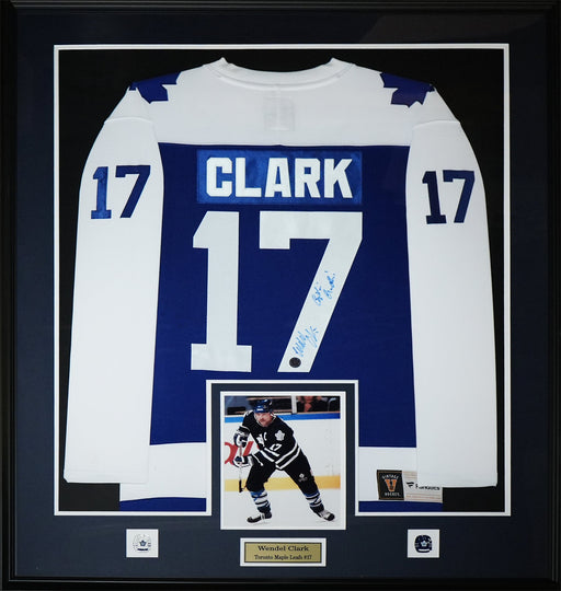 Wendel Clark Toronto Maple Leafs Signed Hockey Vintage Jersey Sports Memorabilia Collector Frame (Blue)