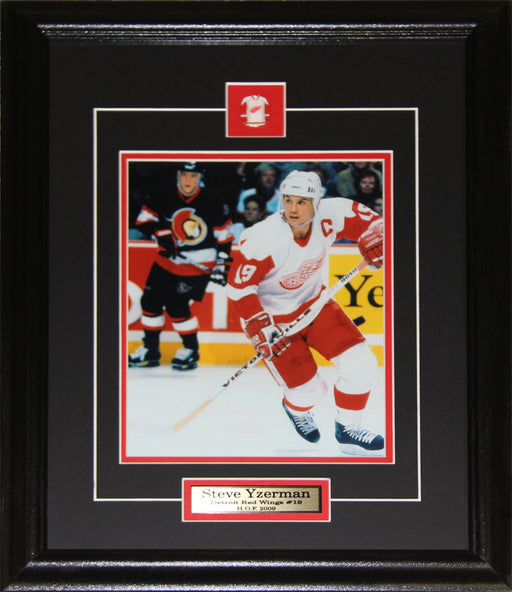 Steve Yzerman Detroit Red Wings 8x10 Hockey Memorabilia Collector Frame