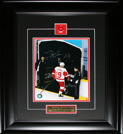 Steve Yzerman Detroit Red Wings final game Signed 8x10 Hockey Frame