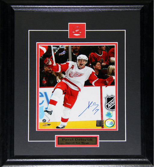 Pavel Datsyuk Detroit Red Wings Signed 8x10 Hockey Collector Frame