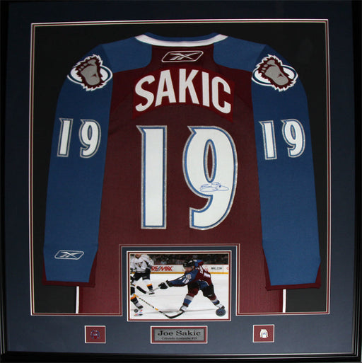 Joe Sakic Colorado Avalanche Signed Jersey Hockey Collector Frame
