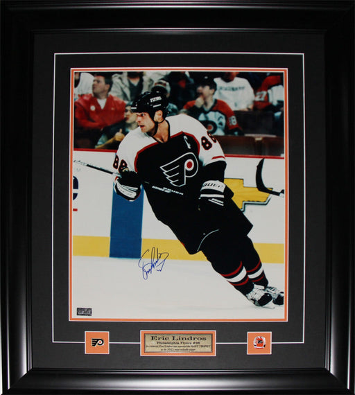 Eric Lindros Philadelphia Flyers Signed 16x20 Hockey Collector Frame