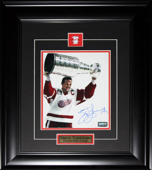 Steve Yzerman Detroit Red Wings Stanley Cup Signed 8x10 Hockey Frame