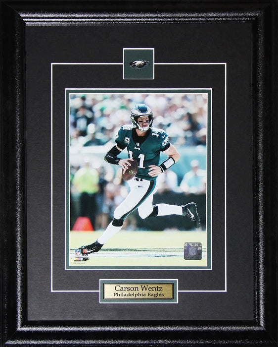 Carson Wentz Philadelphia Eagles 8x10 Football Memorabilia Collector Frame